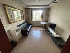 丹东振兴六纬路小学学区盐库小区，两室一厅，带空调，家政刚收拾完，包取暖，宽带出租房源真实图片