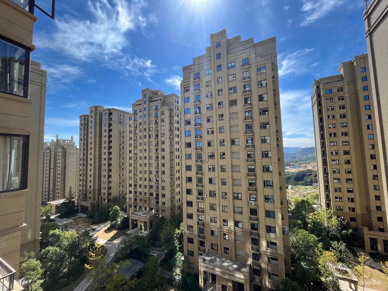 阳光100阿尔勒4室2厅2卫144.42㎡南108万