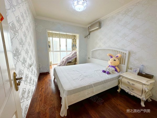 简阳南门金域华庭,电梯精装套三,欧式风格,成色新,拎包入住.