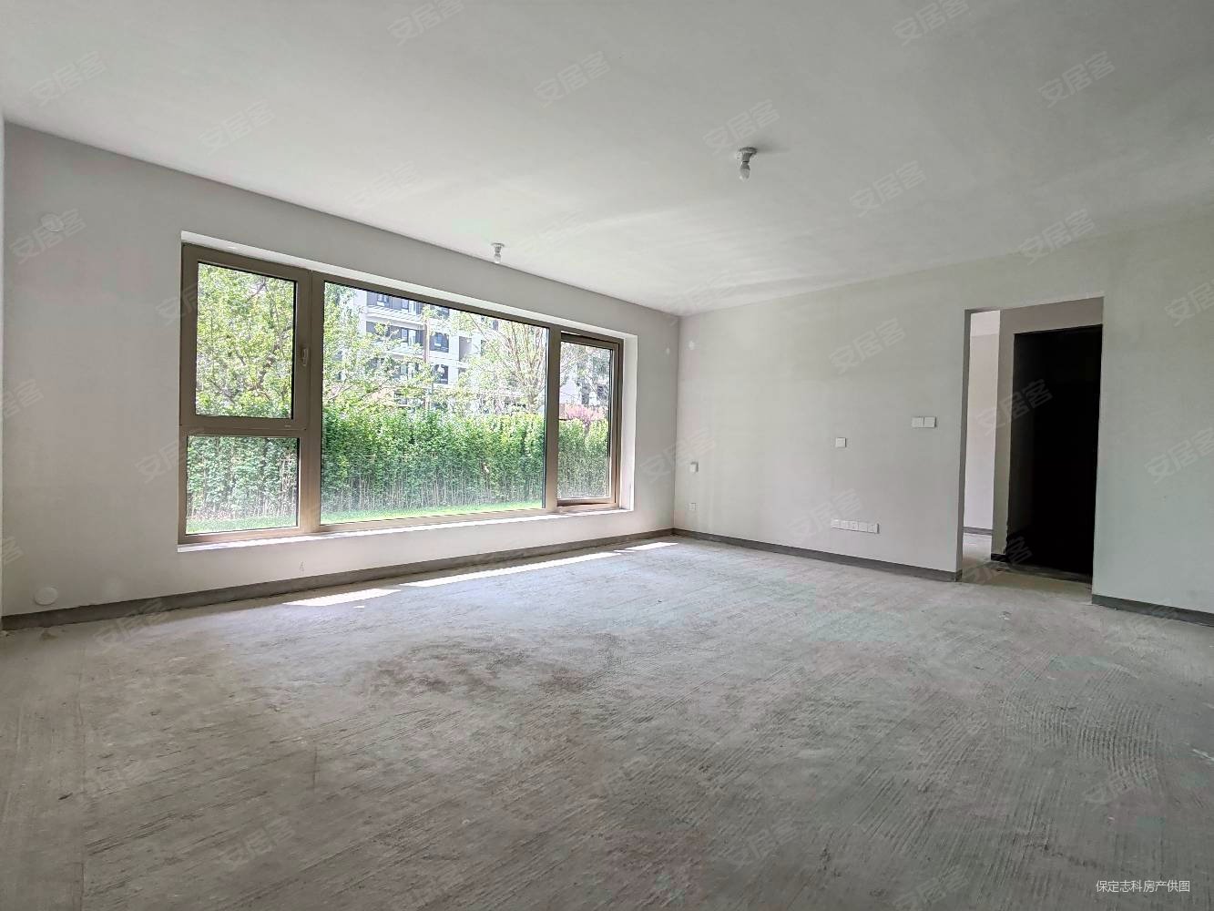 彩虹城3室2厅3卫153㎡南北140万