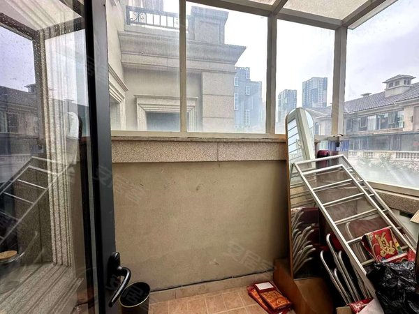 包头稀土高新区黄河大街三江尊园(别墅)租别墅找小郭 三江尊园别墅 精装修 带大院 看房方便提前联系出租房源真实图片