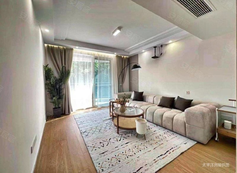 满五 刚需两居 出行方便 近地铁 电梯房 精装可拎包入住,漕河景苑二手