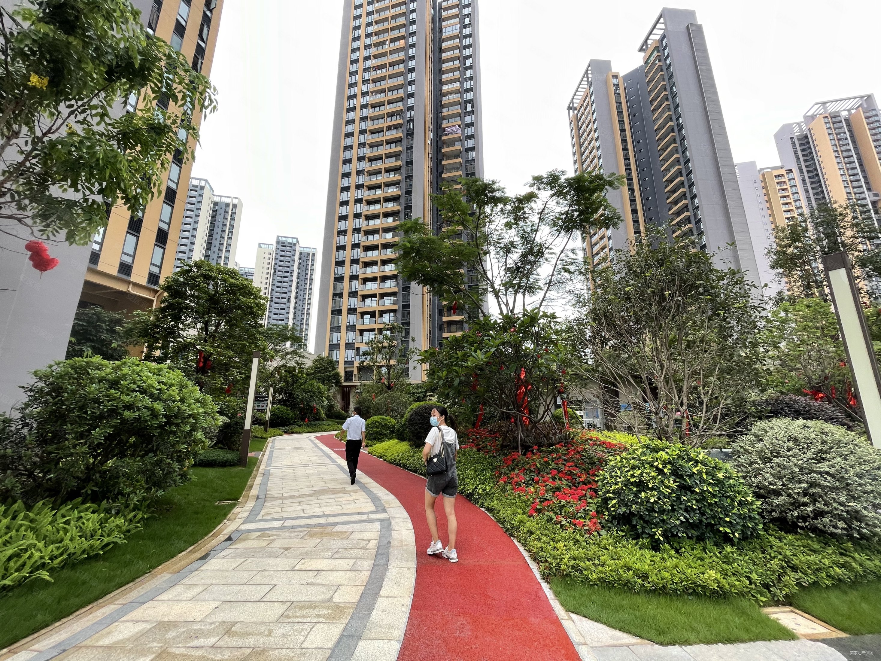 新出 金御雅园 3房2卫 满五 红本在手 有钥匙,平湖佳兆业广场二手房