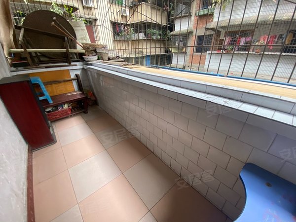 重庆璧山璧山老城区沙厂家属院名豪步行街旁 紧邻永辉超市 楼下停车位