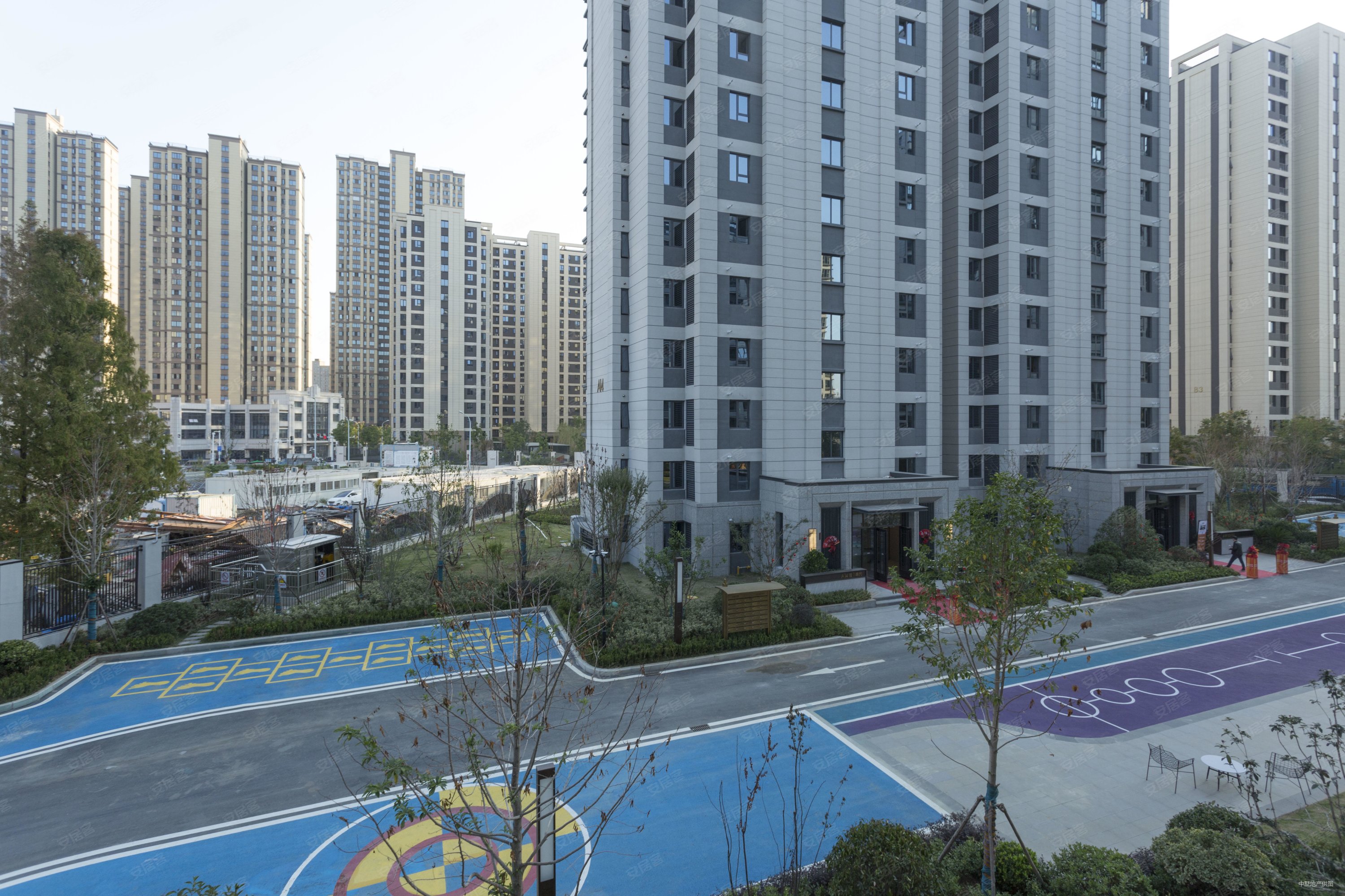 朱岗地铁口供暖精装四房两卫次新置换金隅金成府