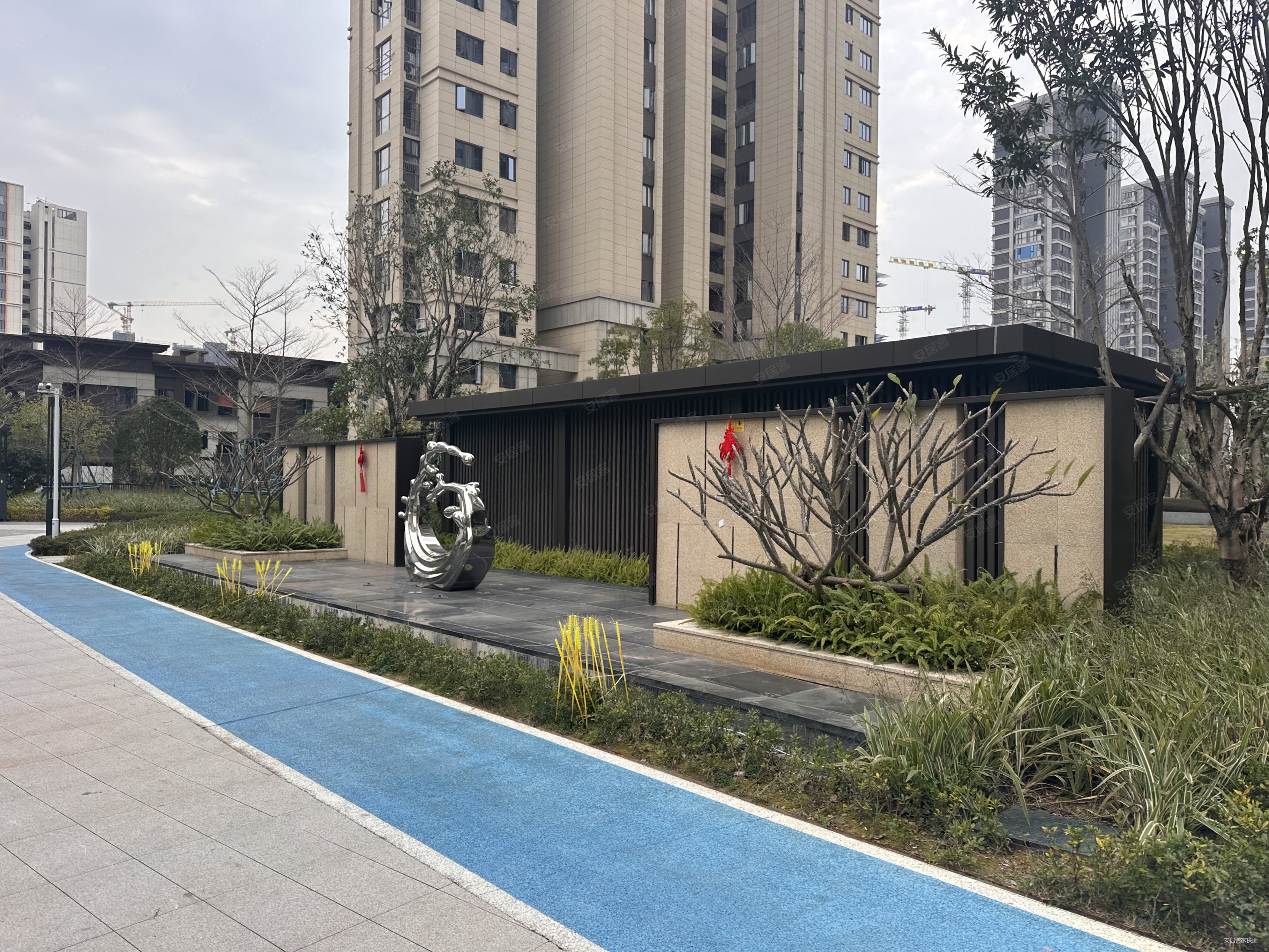 世茂云潮商住楼