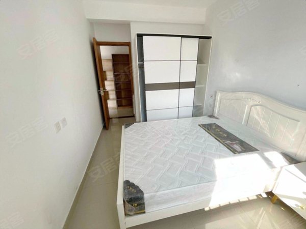 杭州拱墅和睦湖墅观邸大悦城旁 凯德湖墅精装一室 客厅带阳台采光好