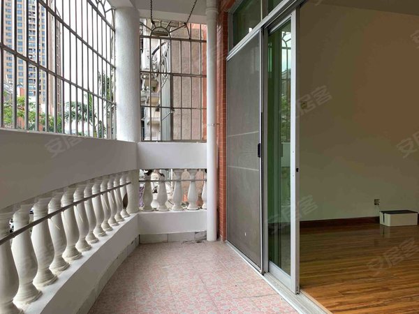 珠海香洲梅华富康花园近体育中心 富康花园 3室2厅2卫 精装修  配套