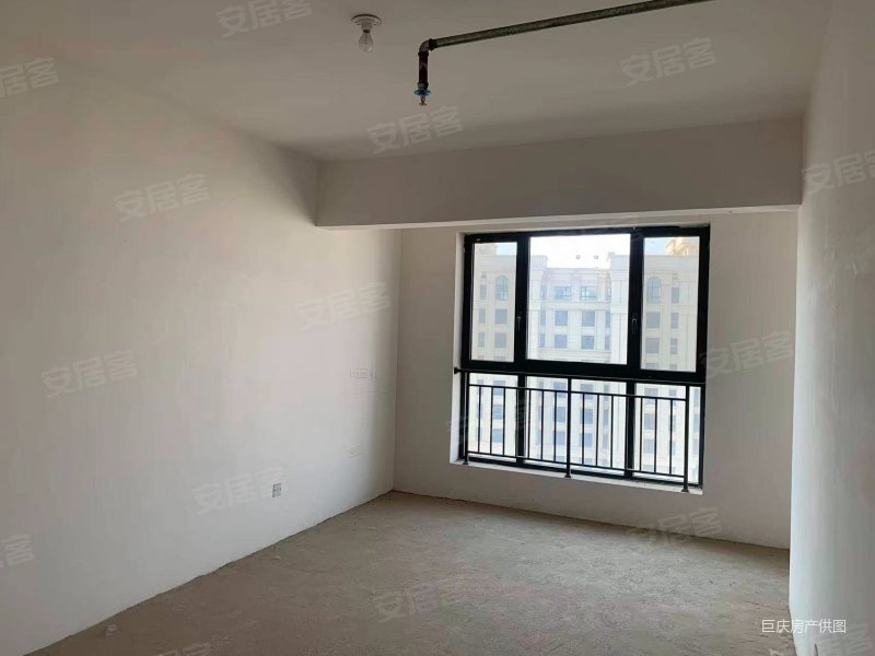 威廉公馆一梯一户三室两厅两卫南北通透可按揭随时能看