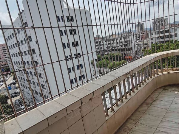 深圳宝安石岩浪心村石岩浪心社区河滨花园158平米大三房两厅两卫出租