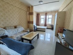 海鑫广场单身公寓出租，精装修，拎包入住，合同一年起。