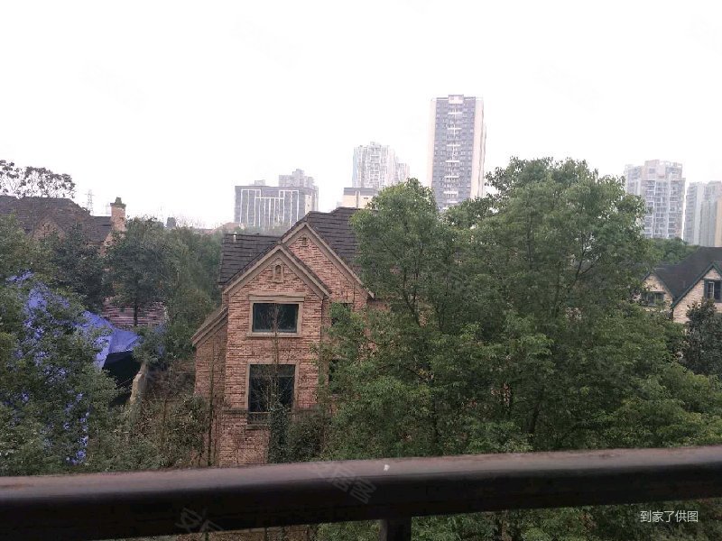 渝北区 绿地翠谷一二期 三房 144万 亏惨了