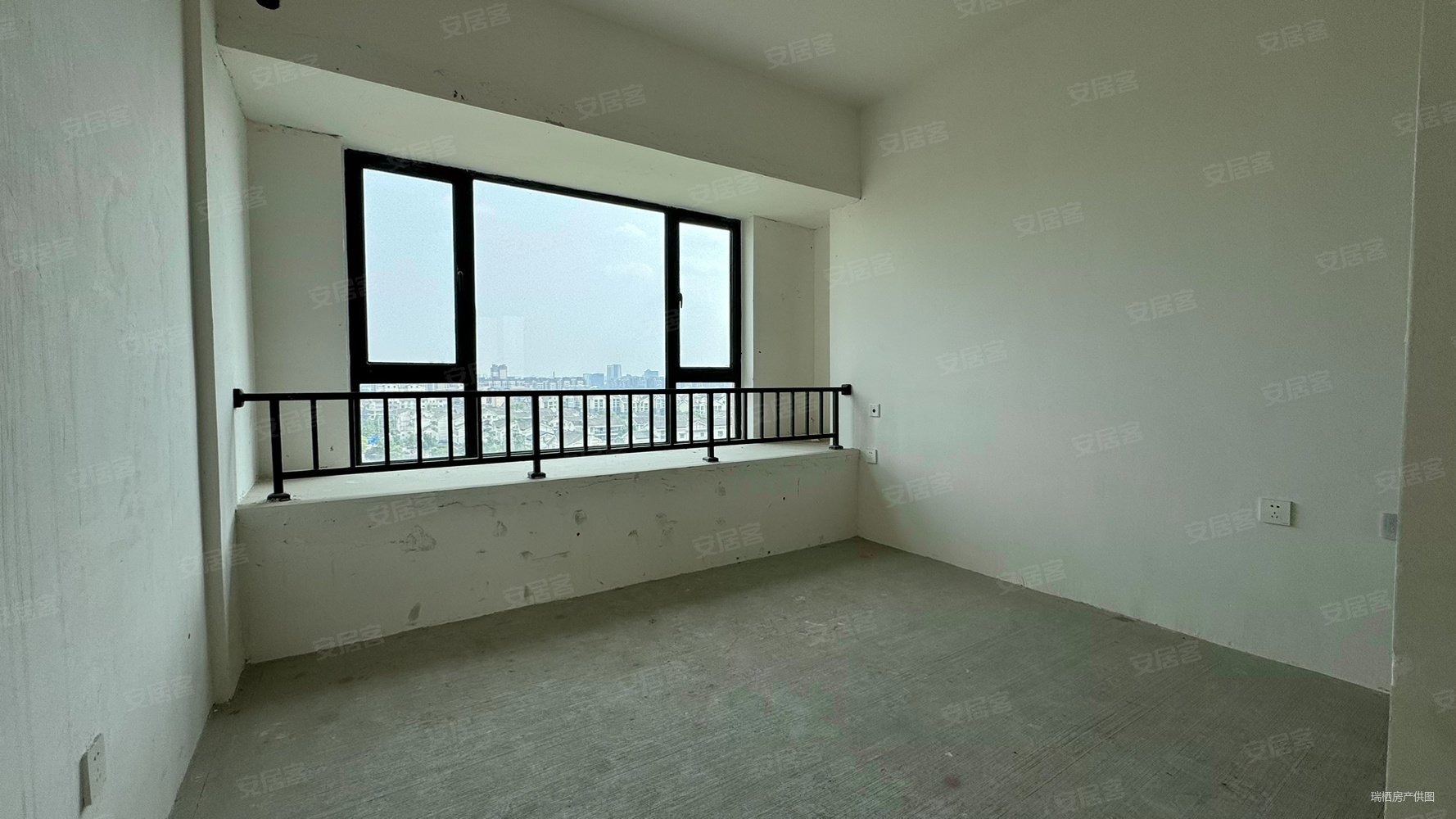 柏条河畔次新小区 横厅设计 户型方正 视野开阔 随时看房,百伦山水居