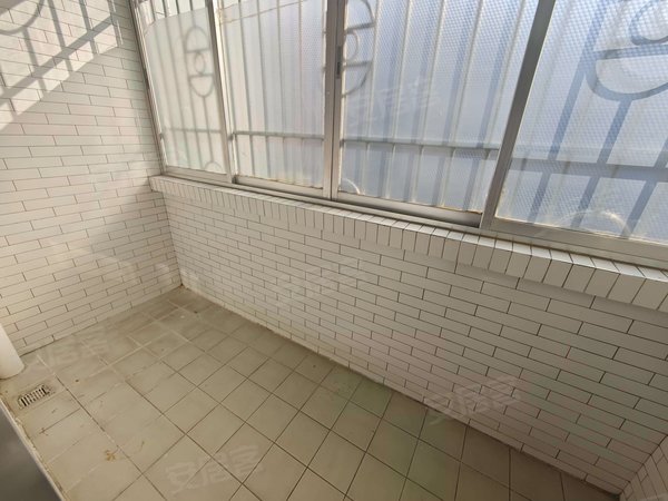 南宁青秀五象广场金湖路人保宿舍金湖路人保宿舍 3室2厅2卫 电梯房 精装修150平米出租房源真实图片