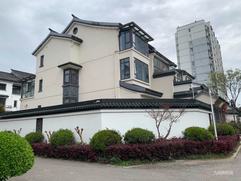 翰林苑(别墅)5室2厅4卫299㎡南240万