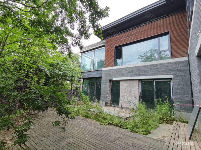 华侨城108坊(别墅)6室3厅5卫802㎡南北3200万