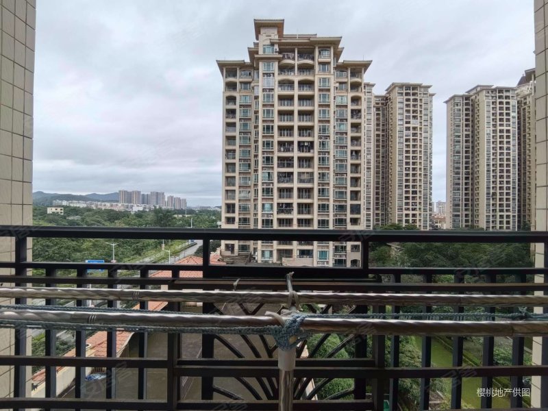 锦绣海湾城(五期) 电梯房 朝南 停车方便 装修好