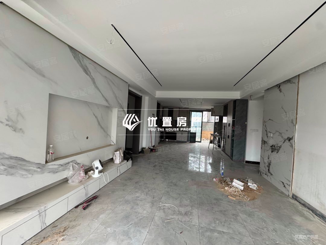 麓湖宫(一期)4室2厅2卫124.28㎡南北85万