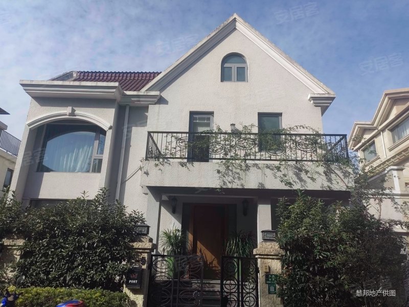 虹桥中华园联排别墅有50平车库客厅落地窗看房方便