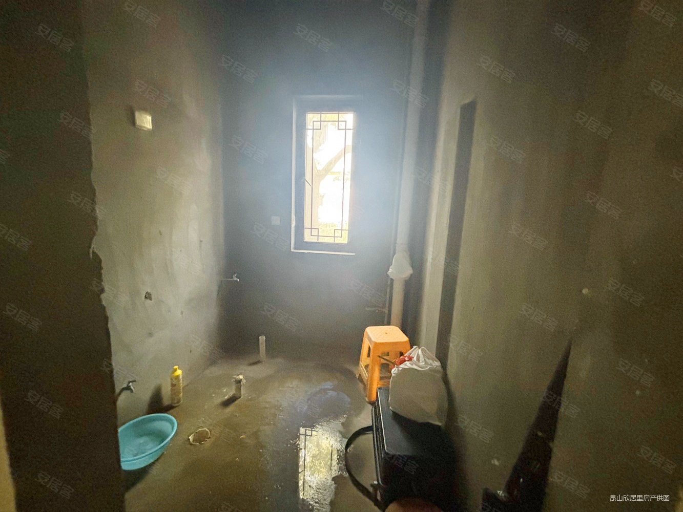 南湖秋月4室2厅4卫258㎡南320万