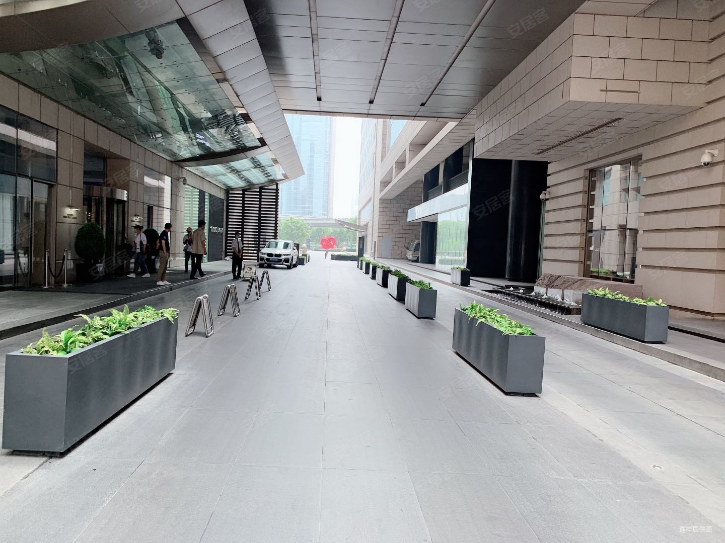 北京银泰中心板楼出行方便高楼层视野好近地铁