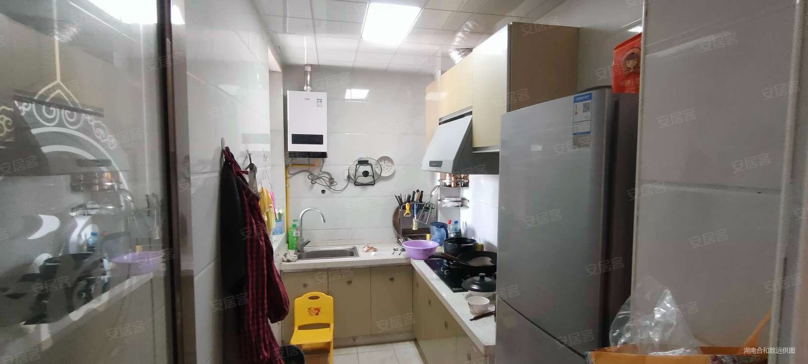 嘉宇银杉 小三房 带电梯 双卫格局 临地铁 精装可拎包入住