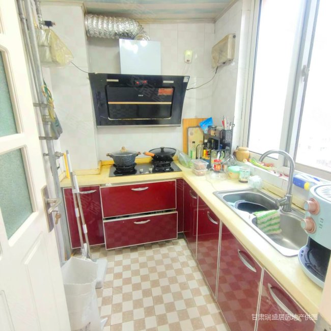 火车站金燕花园2室2厅精装修电梯房诚心出售价格可谈