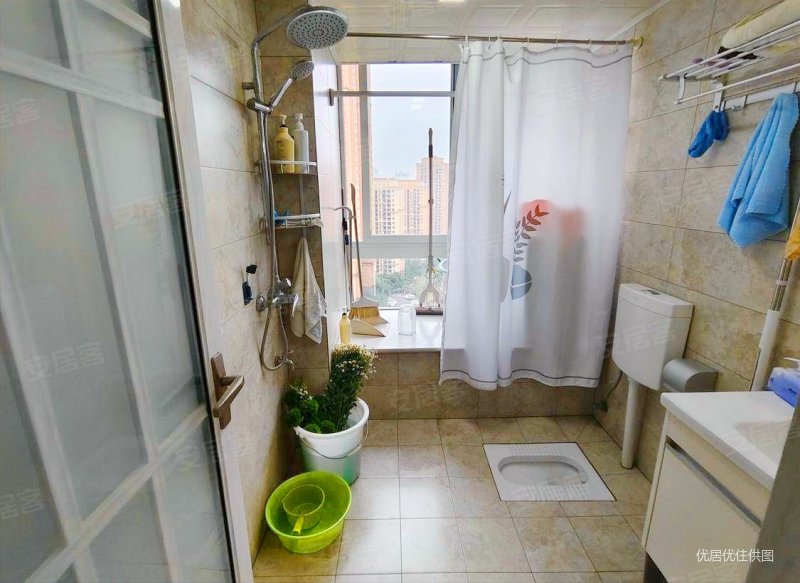 银翔小洋楼 业主装修了30万 三房双卫 现在117万