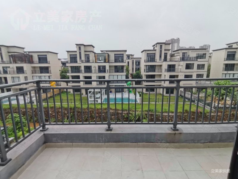 临湖别墅 业主亏160万急售 带200方花园 速电