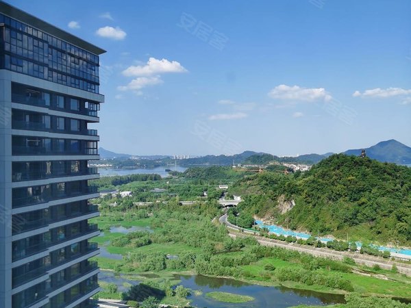 杭州临安临安城区中骏柏景湾(商业)无中介费可短租青山湖畔地铁口管家