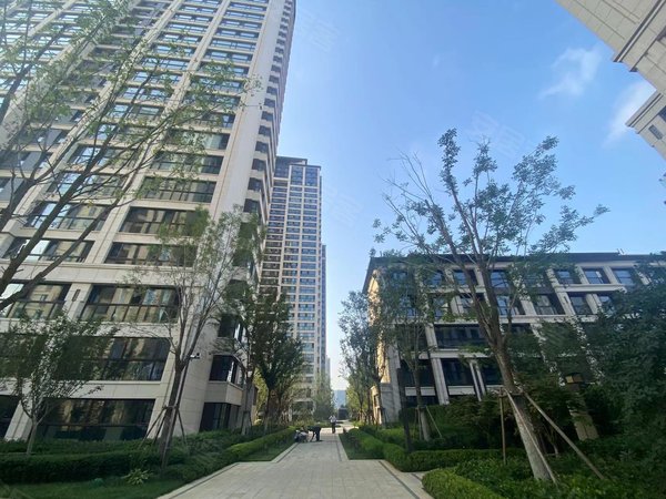 青岛崂山高科园华新园东宸府崂山核心地段 次新房精装修未住 全屋定制