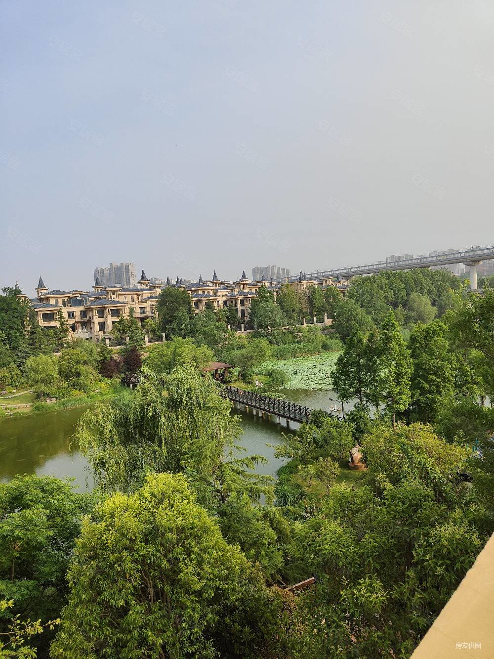 林溪湾邻湖别墅送500平花园530万