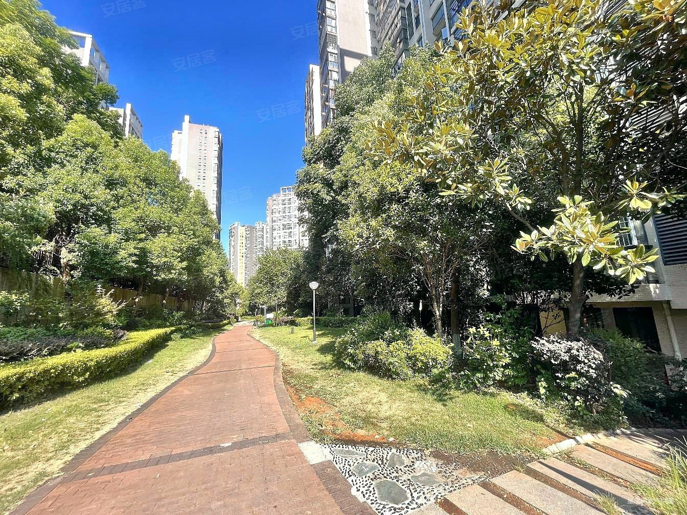 瑞盛云栖谷4室2厅2卫109.04㎡南北96万