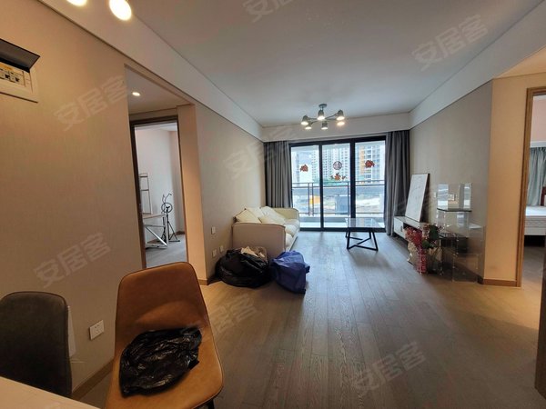 红山地铁口华业玫瑰四季二期 户型方正格局通透 地铁口三房出租房源