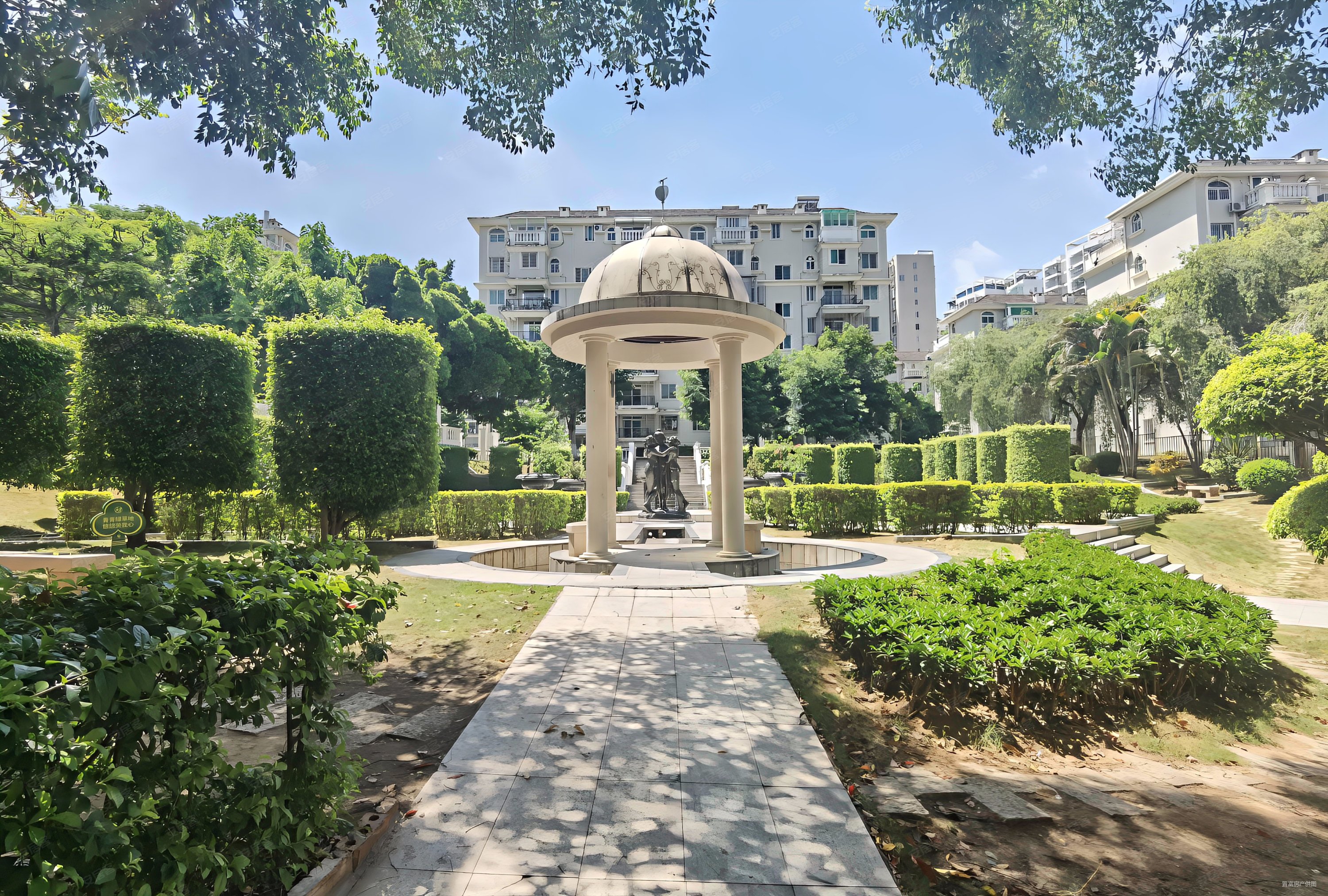 庄园式小区 南北通 双阳台 格局方正 前后中庭,东坪