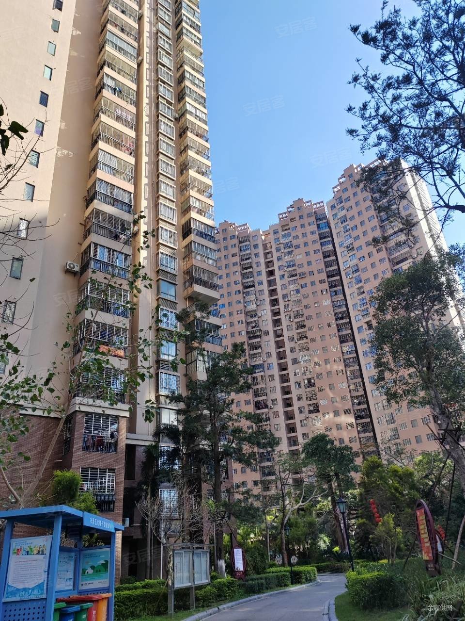 学府上城四房137平方只要163万还送车位