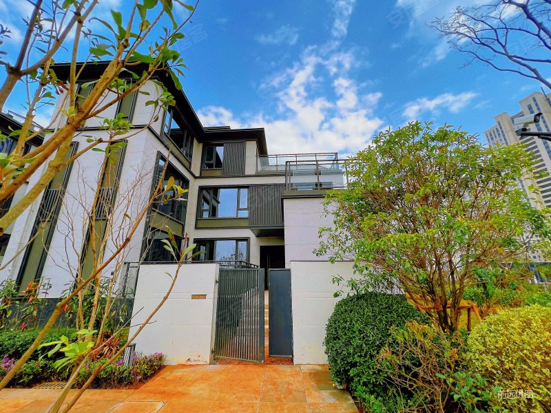 现房独门合院市政府旁250万上下5层地下室采光很好