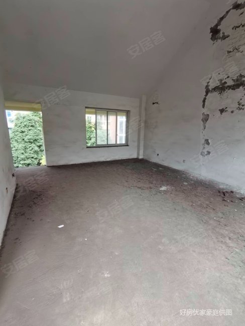 龙府花园4室2厅2卫199.8㎡南北144万