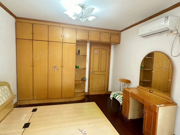 青岛市北长春路城市花园(南区)海泊桥地铁口 振业商厦 海慈医院 台东