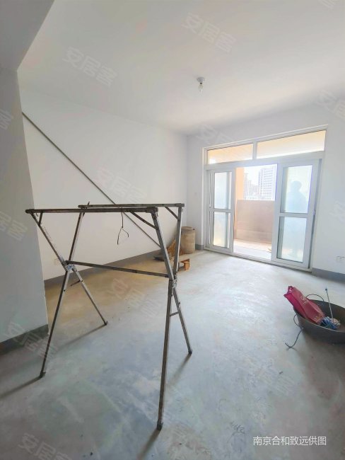 莉湖花园 满二 大两居 临地铁 购物方便 小区新