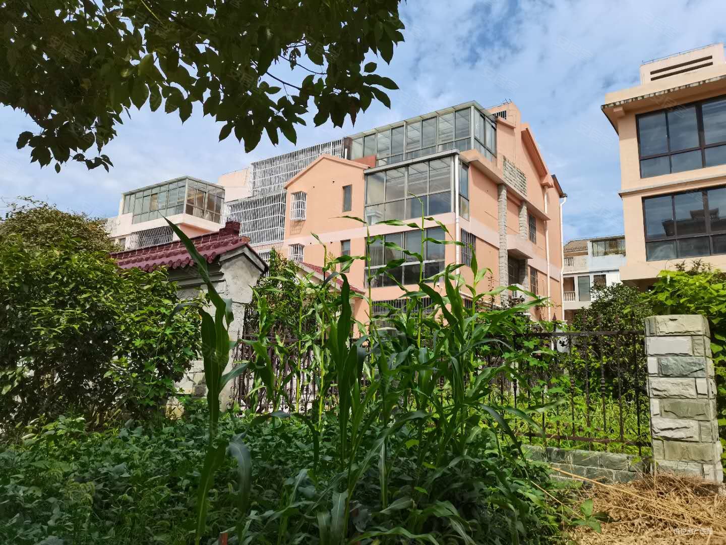 鸿禧山庄联排别墅上下4层南北通透急售欢迎咨询房型好