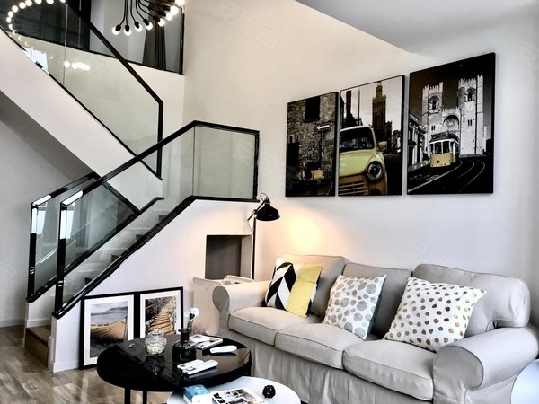 保利拾光汇旁,精装洋房loft复式公寓,家电齐全,拎包入住