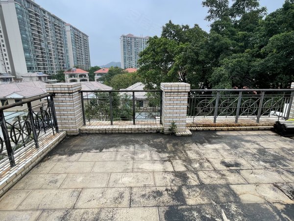 【多图】金碧御水山庄(别墅),狮岭租房,金碧御水山庄双拼别墅,中空厅