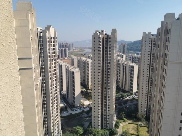 珠海金湾三灶万科城市花园万科,电梯32楼,朝南2房,空房(有空调)出租