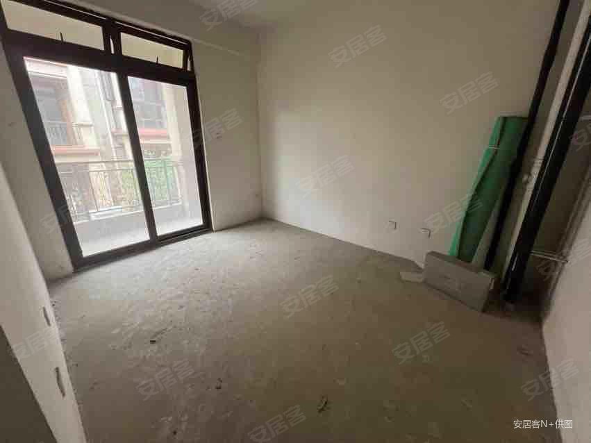 观湖园(一期)4室2厅5卫195.49㎡南120万