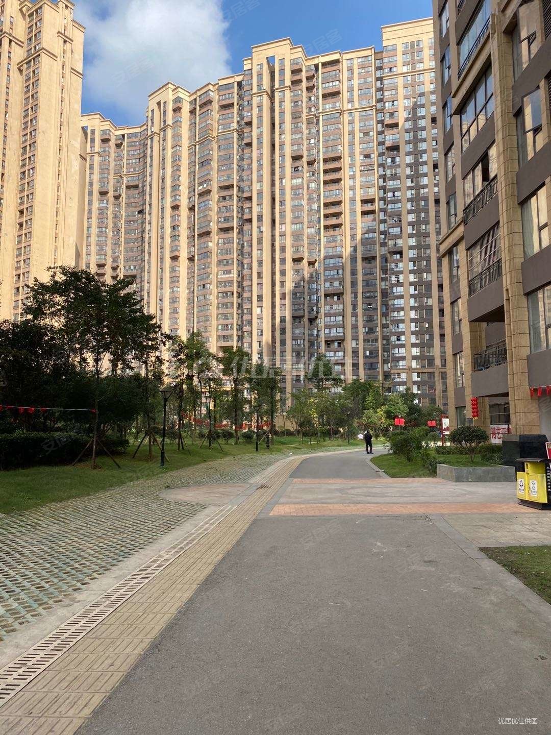 绿地伊顿公馆3室1厅1卫95㎡南北55万