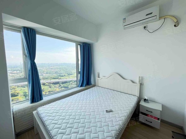 成都龙泉驿西河雄飞生活广场(商住楼)地铁口1400一个月 套一 水电气