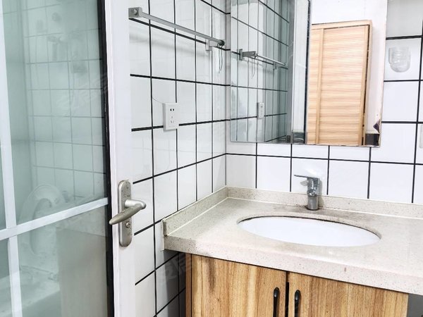 金华婺城江北馨园小区(别墅)本人房東无中介骆家塘馨园小区近浙师大单间月付押一付一可短租出租房源真实图片