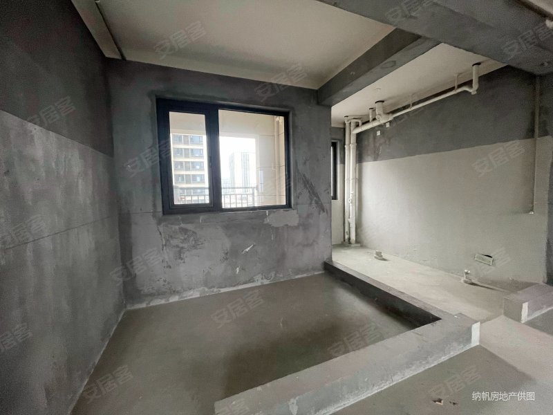 价格真实,好楼层带车位,可议价,一梯一户,看房方便,珑润世家(二期)