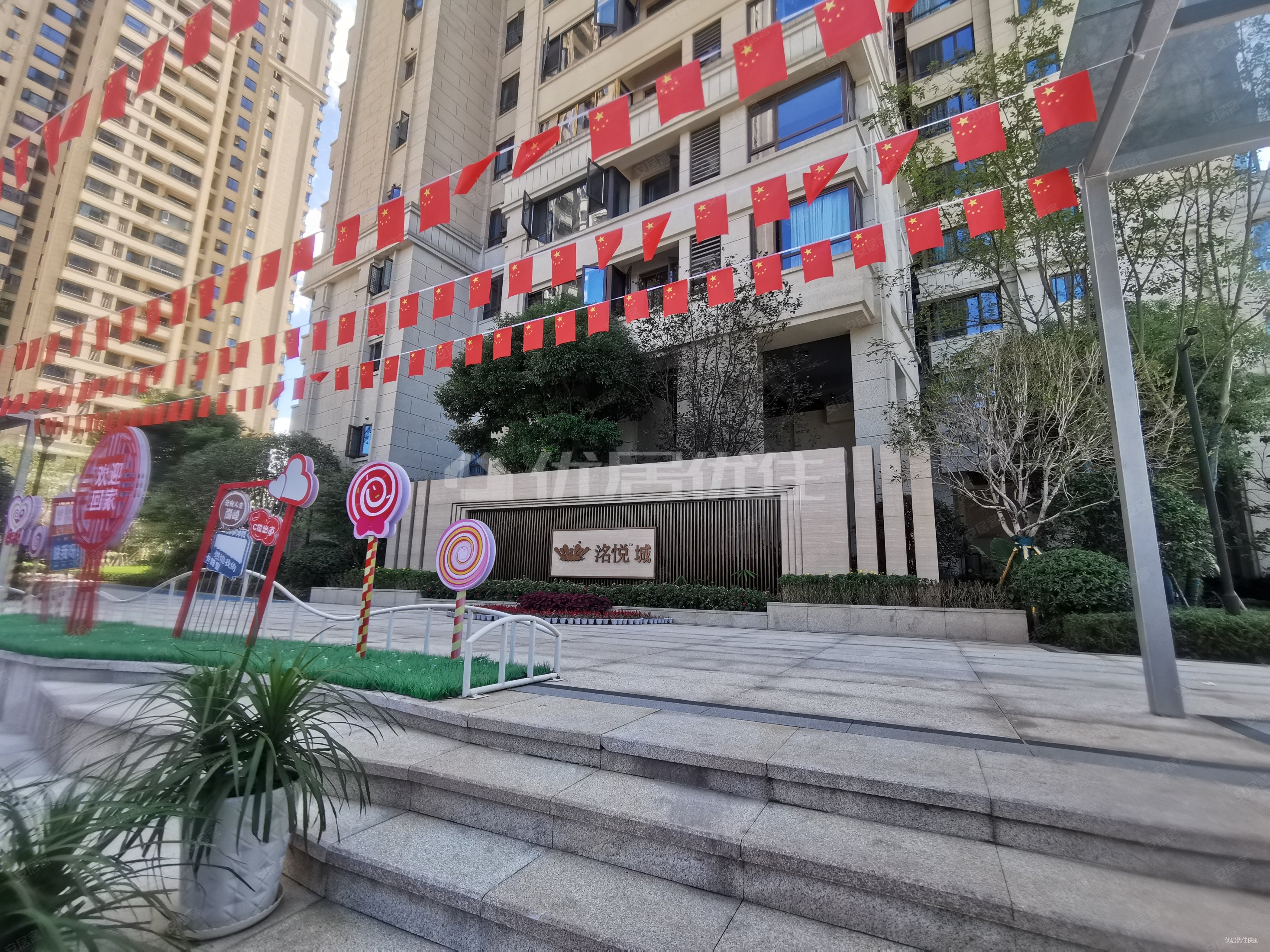 精装南北通透4室137平电梯房房东急置换诚心出售